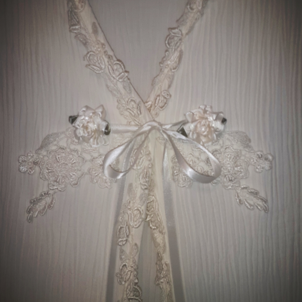 Vintage Lace & Crinkle Textured Wedding Reception Dress with Jacket - Picture 6 of 16